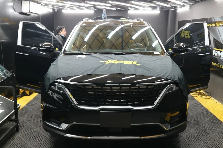 Phim cách nhiệt XPEL XRPL-55 kính lái cho xe Kia Carnival - Ảnh 1