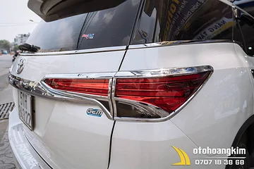 Viền đèn sau Toyota Fortuner 2017