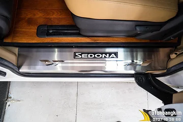 Nẹp Bước Chân Trong Kia Sedona Inox Chữ Nổi
