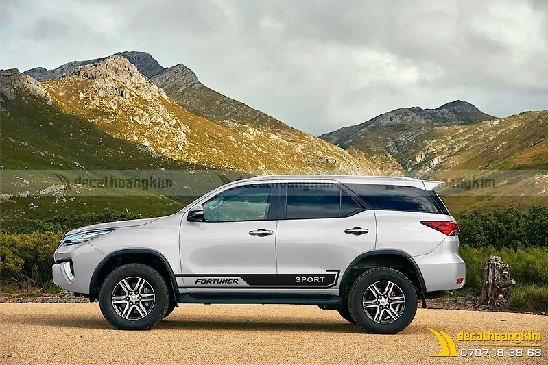 Tem Xe Toyota Fortuner - TFO143