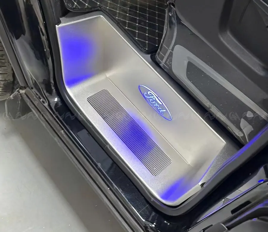 Nẹp Bước Chân Ford Transit 2024+ Có Đèn LED  - Ảnh 4