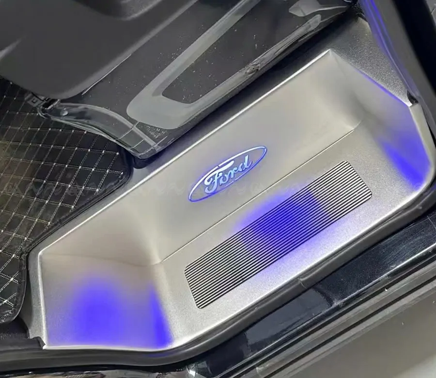 Nẹp Bước Chân Ford Transit 2024+ Có Đèn LED  - Ảnh 5