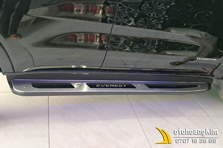 Bậc Lên Xuống Ford Everest 2022 - Ảnh 1