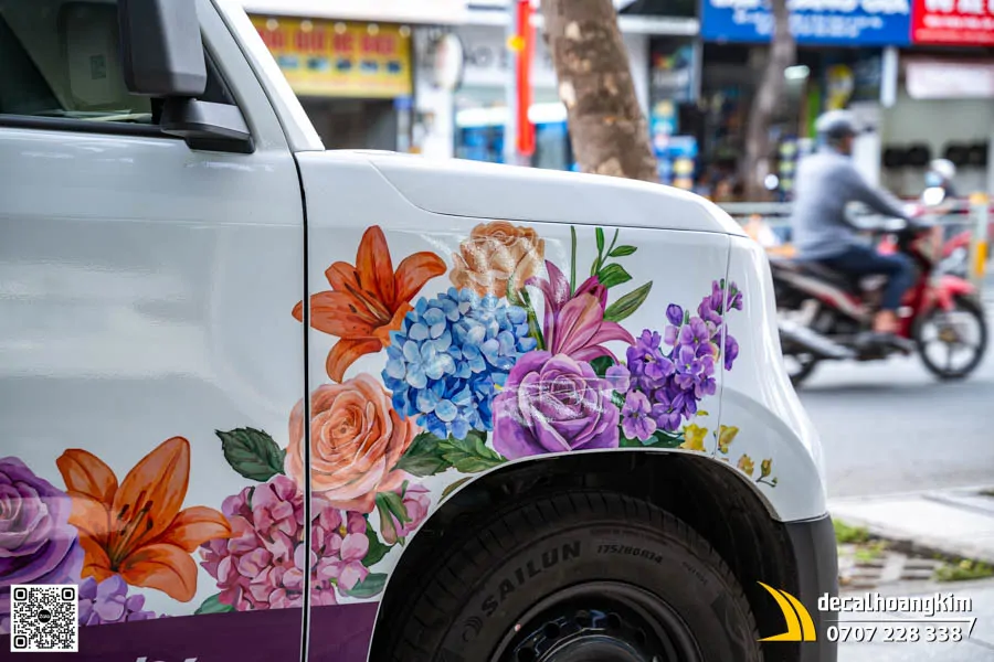 Dán tem quảng cáo EC Van - Hoa Yêu Thương rực rỡ sắc màu 
 - Ảnh 3