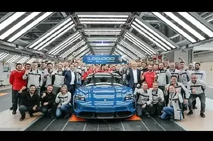 porsche-xuat-xuong-chiec-taycan-thu-100-000