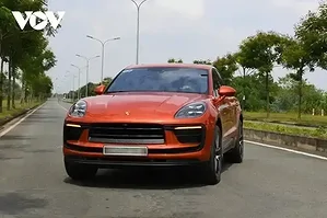 can-canh-porsche-macan-2022-mau-cam-gia-gan-4-ty-dong