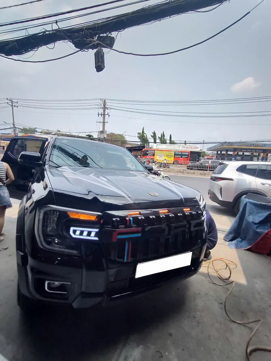 Mặt Ca Lăng Ford Ranger 2022 LED Mẫu Đen Bóng  - Ảnh 5
