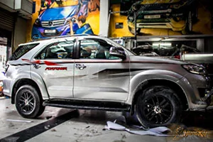 Tem Xe Toyota Fortuner - TFO021