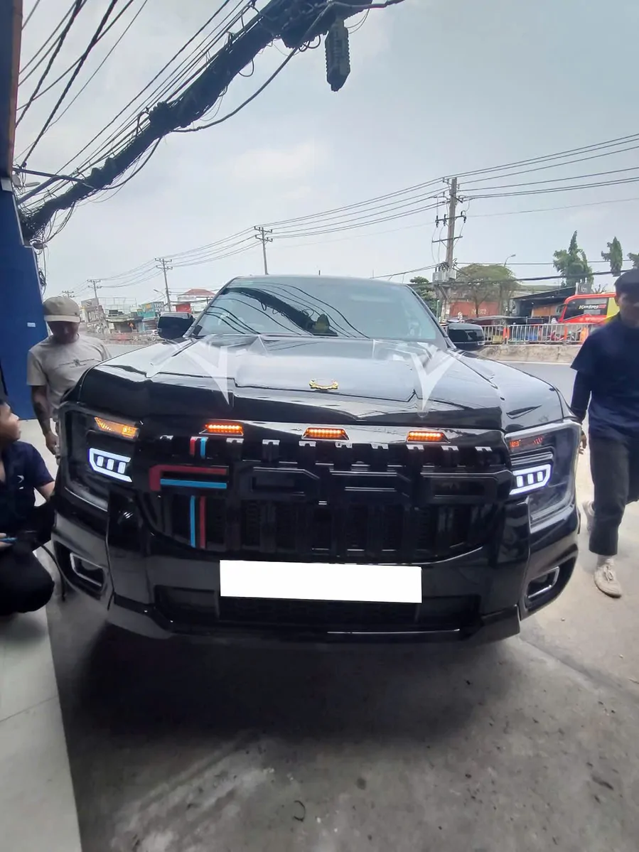 Mặt Ca Lăng Ford Ranger 2022 LED Mẫu Đen Bóng  - Ảnh 4