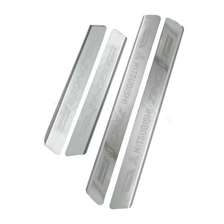 Nẹp bước chân ngoài Mitsubishi Zinger [2009-2019] inox - Ảnh 1