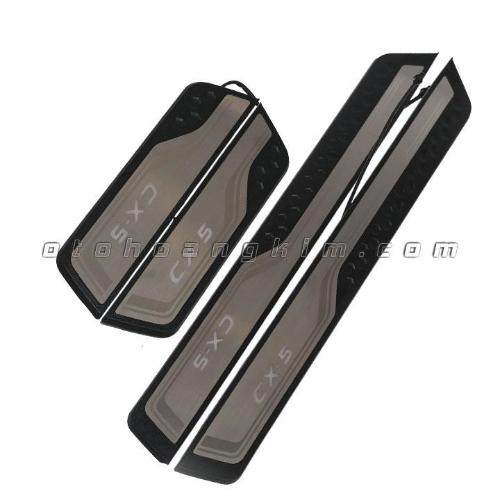 Nẹp bước chân ngoài CX5 2015+ có đèn nhựa đen  - Ảnh 1