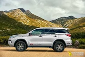 Tem Xe Toyota Fortuner - TFO101