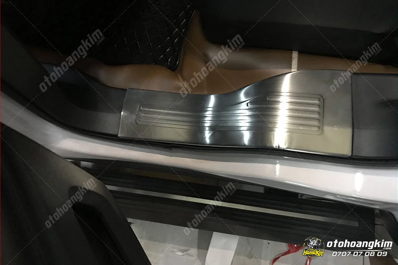 Bệ bước chân tự động Ford Explorer - Ảnh 1