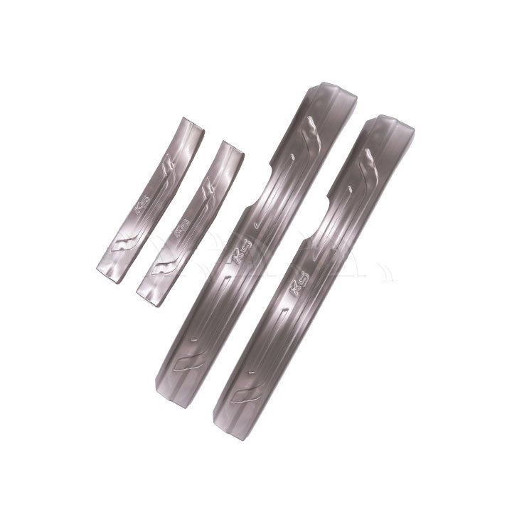 Nẹp bước chân trong Kia K5 mới - Ảnh 1