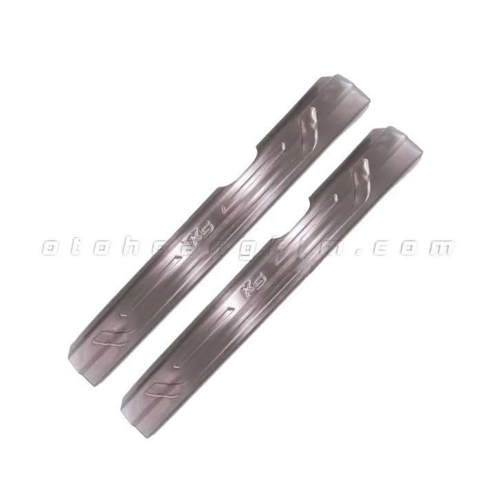Nẹp bước chân trong Kia K5 mới - Ảnh 3