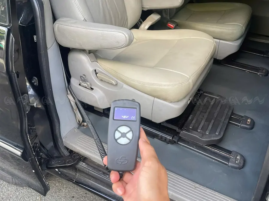 Khung ghế chỉnh điện hỗ trợ lên xuống xe ô tô - Ảnh 3
