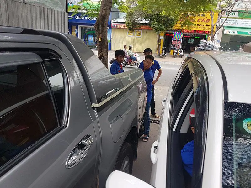 Nắp Thùng Toyota Hilux Thể Thao - Ảnh 1