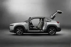 mazda-cong-bo-bang-sang-che-he-lo-mau-xe-dien-moi