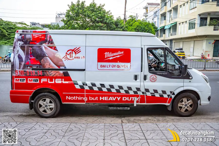 Tem quảng cáo xe Transit thương hiệu Milwaukee 
 - Ảnh 1
