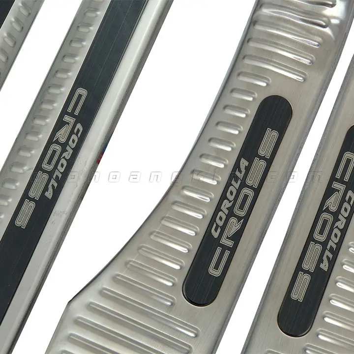 Nẹp bước chân trongToyota Corolla Cross [2020] inox - Ảnh 2