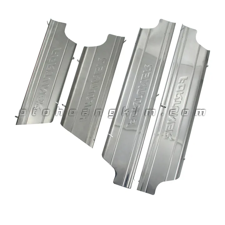 Nẹp bước chân trong Toyota Fortuner [2009-2015] - Ảnh 2