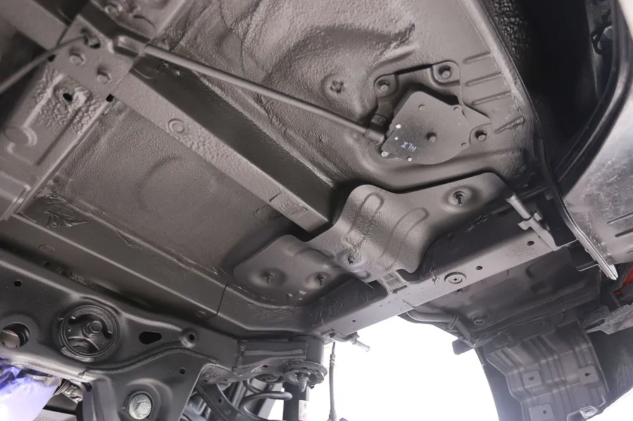 Sơn phủ gầm xe ô tô Hyundai Santafe tại Tp.HCM - Ảnh 2