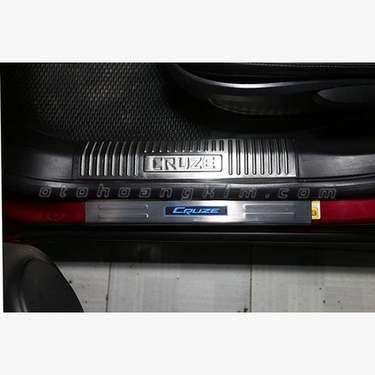 Nẹp bước chân ngoài Chevrolet Cruze có đèn - Ảnh 2