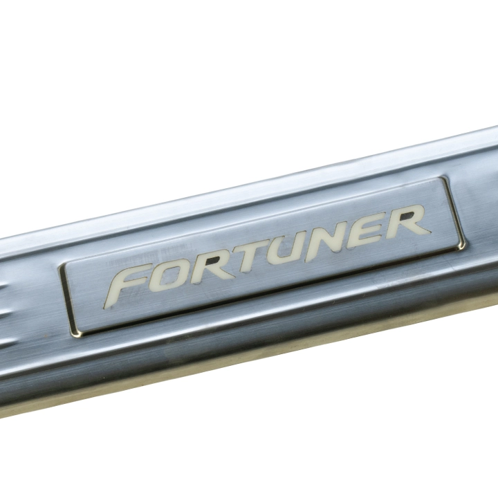 Nẹp Bước Chân Trong Toyota Fortuner 2017+ Inox Có Đèn - Ảnh 1