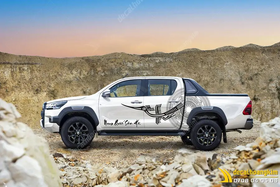 Tem Xe Toyota Hilux - THI030 - Ảnh 1