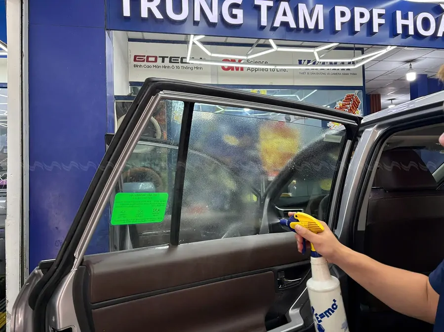 Phim cách nhiệt 3M CR BLK 15 kính hông cho Innova - Ảnh 3