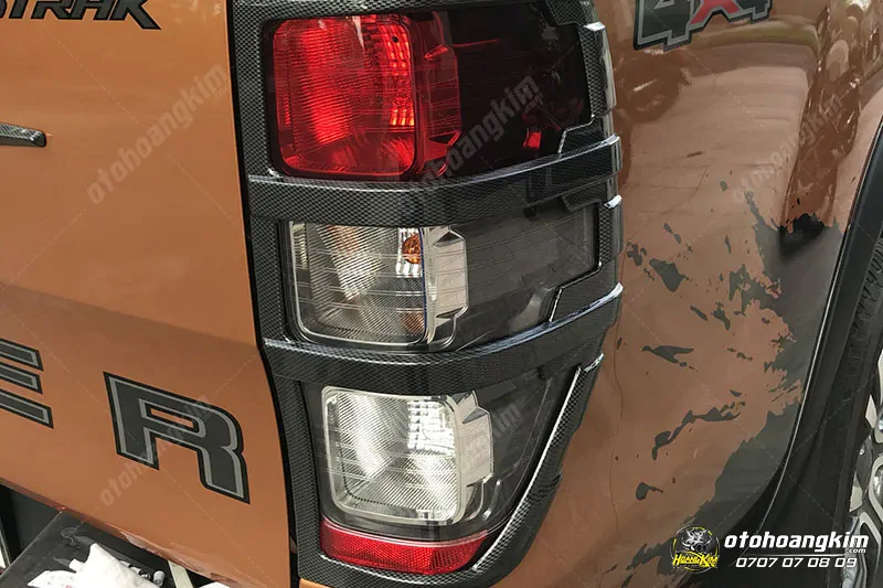Viền đèn sau Ford Ranger 2017 cacbon - Ảnh 3