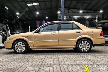 Dán đối màu nâu vàng mờ Ford Laser