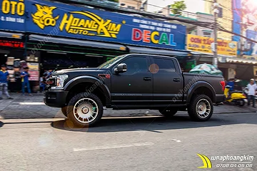 Dán đổi màu đen mờ Ford F150 Harley Davison