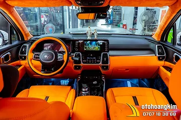 Kia Sorento đổi màu nội thất cam đen