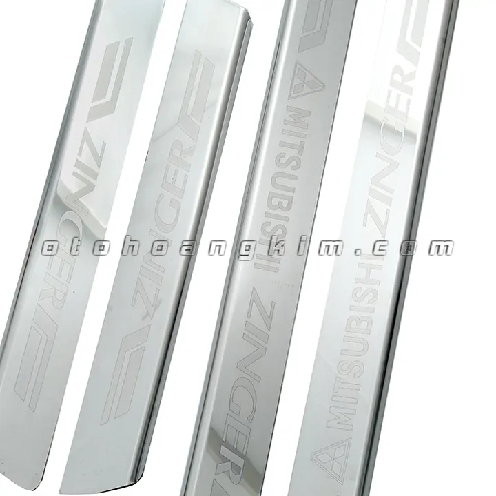 Nẹp bước chân ngoài Mitsubishi Zinger [2009-2019] inox - Ảnh 2
