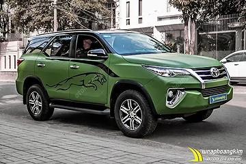 Dán đổi màu xanh quân đội mờ Toyota Fortuner
