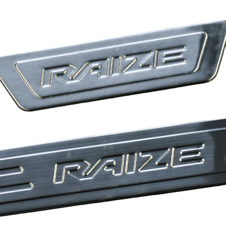 Nẹp Bước Chân Ngoài Toyota Raize Inox - Ảnh 2