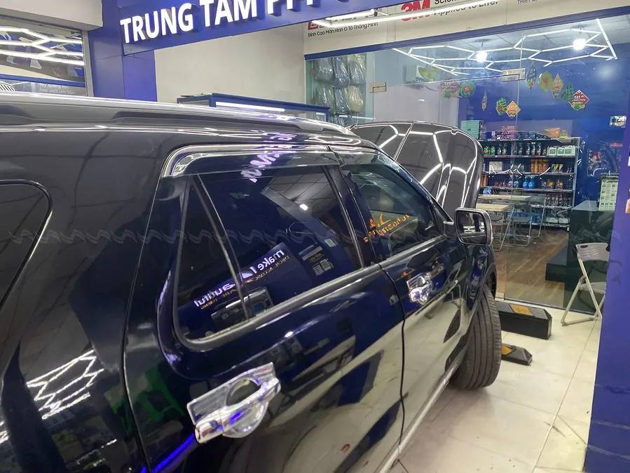 Vè Che Mưa Explorer 2019 Viền Inox Cao Cấp  - Ảnh 5