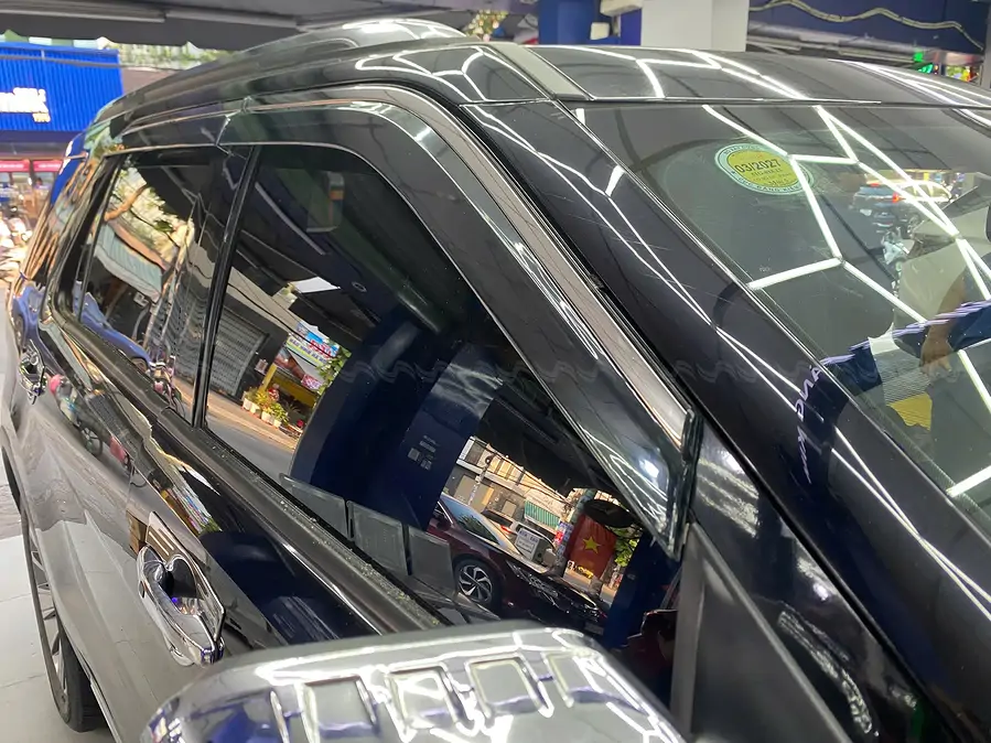 Vè Che Mưa Explorer 2019 Viền Inox Cao Cấp  - Ảnh 2