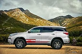Tem Xe Toyota Fortuner - TFO025
