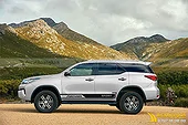 Tem Xe Toyota Fortuner - TFO143