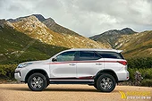 Tem Xe Toyota Fortuner - TFO128