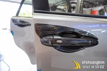 Chén Cửa Toyota Innova/Fortuner 2017 Cacbon