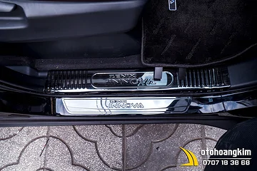 Nẹp Bước Chân Ngoài Toyota Innova 2023+ Titan