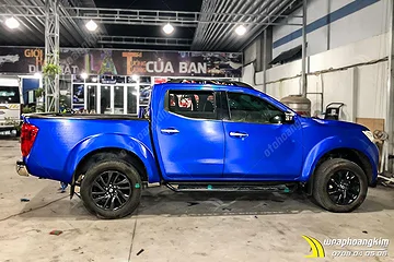Dán đổi màu xanh nhôm xước Nissan Navara