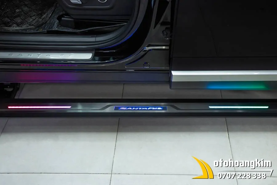Bậc lên xuống điện Santafe 2024 mẫu mặt gương có led  AKM - Ảnh 2