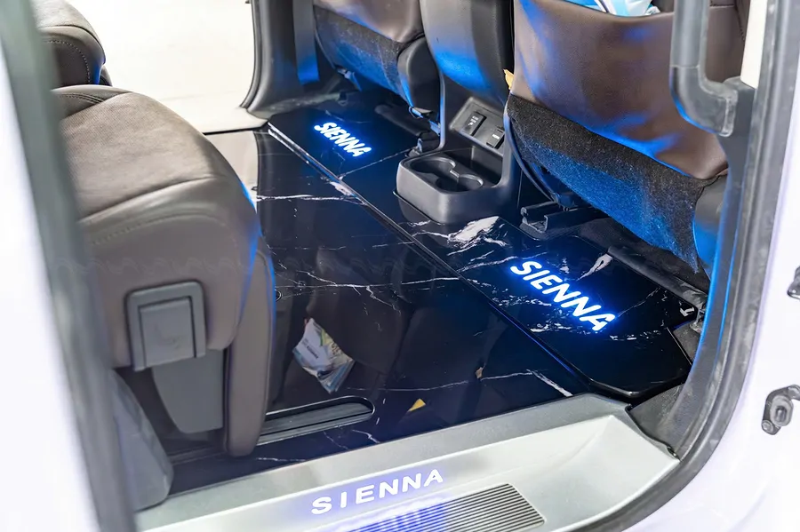 Nẹp bước chân trong Sienna 2021 có đèn nhôm  - Ảnh 2