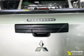 Tay Cốp Mitsubishi Triton Đen