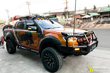 Ốp Cua Lốp Ford Ranger Loại Đinh Hõm