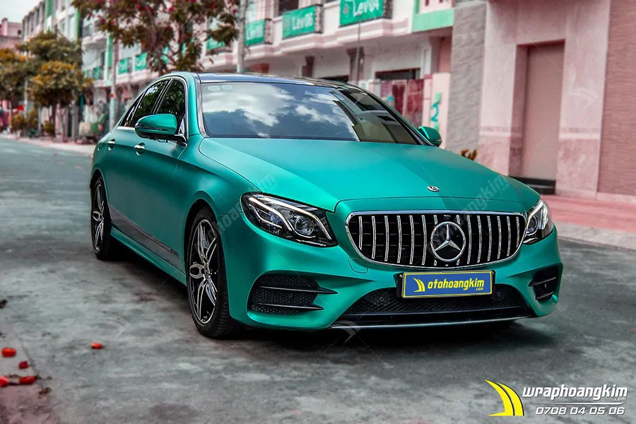 Dán đổi màu mờ xanh ngọc ánh kim Mercedes E 300 - Ảnh 2